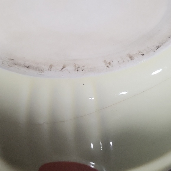 Vintage covered Bean Pot Casserole White and Red - Picture 4 of 6